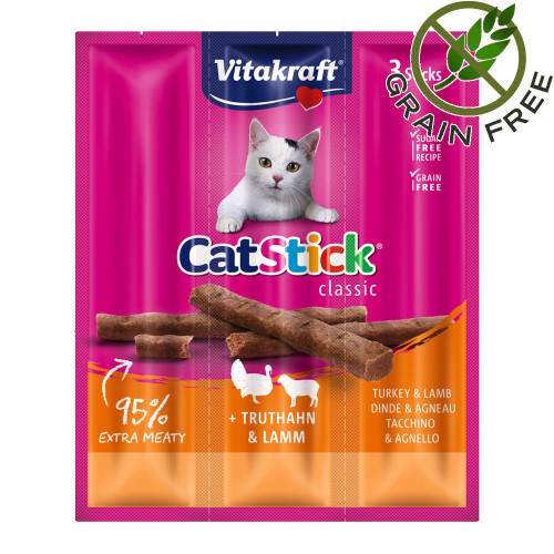 Качествено лакомство за котки с 95% месо Vitakraft Cat Stick® саламчета с пуйка и агне - 3 бр.